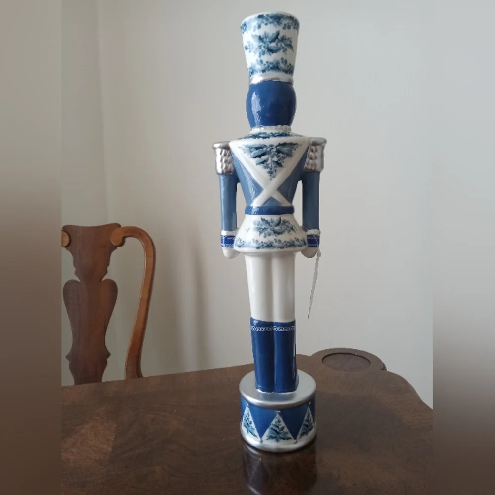 Merry and Bright Collection Chinoiserie Ceramic Large Nutcracker - Picture 9 of 13